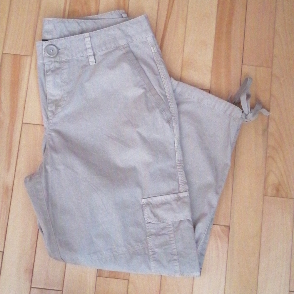 NWOT,DKNY, ladies Capri, Size..4